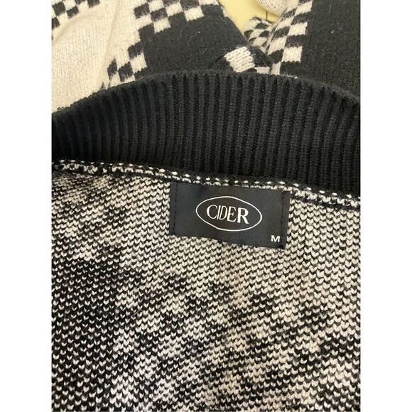 Cider Women's Medium Black White Checkerboard Print Oversized Cropped Cardigan - Picture 9 of 10